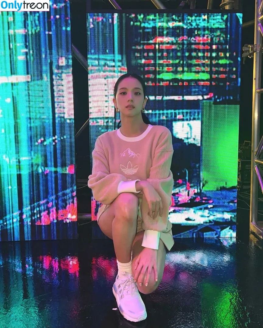 Jisoo nude photo #0097 (BLACKPINK / qenshizu / sooyaaa__)