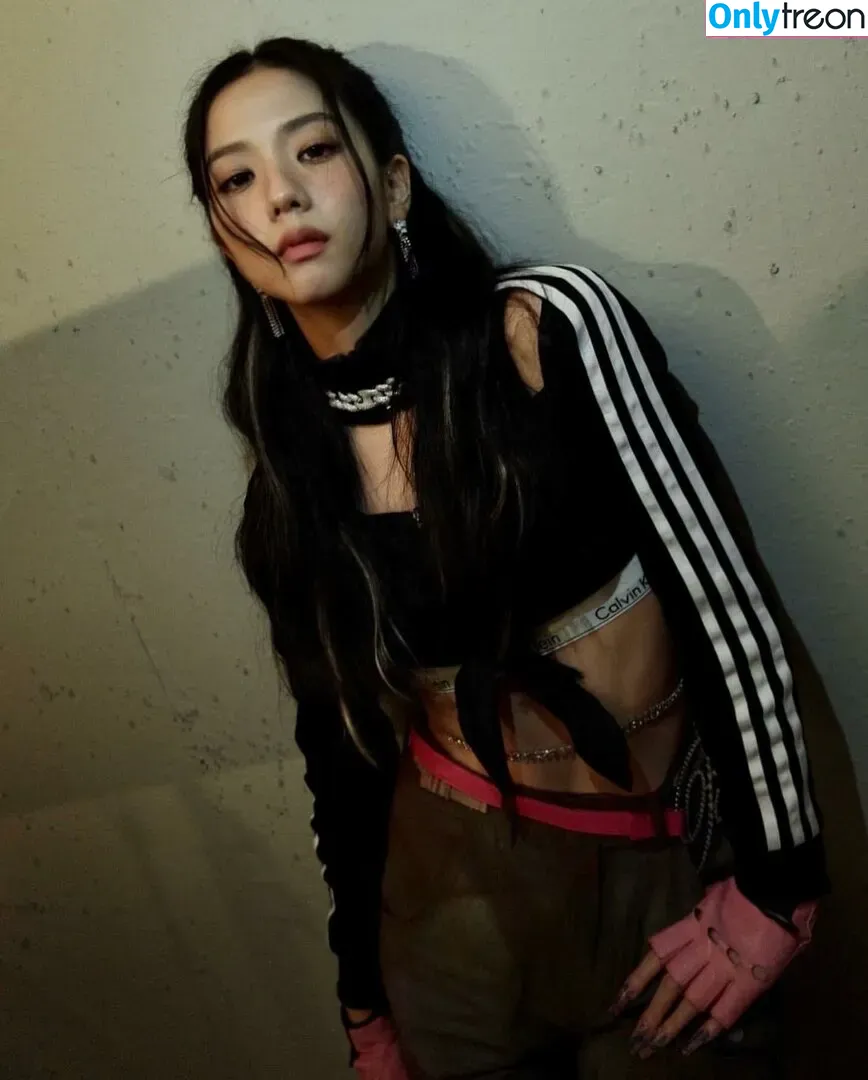 Jisoo nude photo #0101 (BLACKPINK / qenshizu / sooyaaa__)