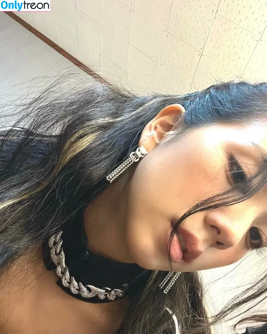 Jisoo nude photo #0103 (BLACKPINK / qenshizu / sooyaaa__)