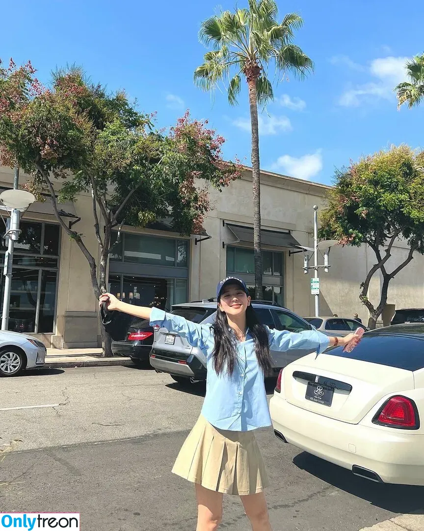 Jisoo nude photo #0109 (BLACKPINK / qenshizu / sooyaaa__)