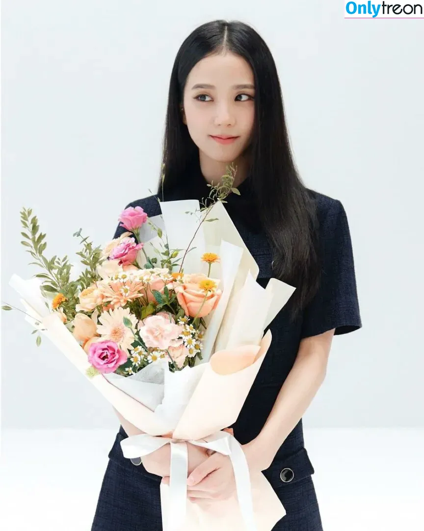 Jisoo nude photo #0114 (BLACKPINK / qenshizu / sooyaaa__)