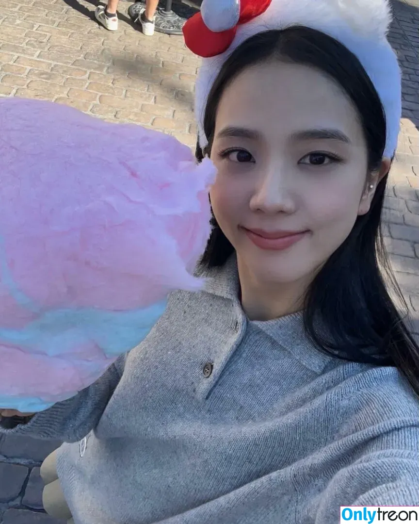 Jisoo nude photo #0115 (BLACKPINK / qenshizu / sooyaaa__)