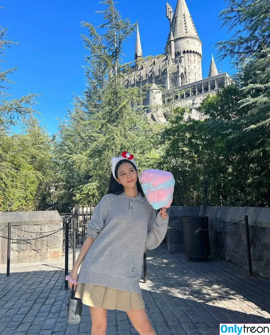 Jisoo nude photo #0117 (BLACKPINK / qenshizu / sooyaaa__)