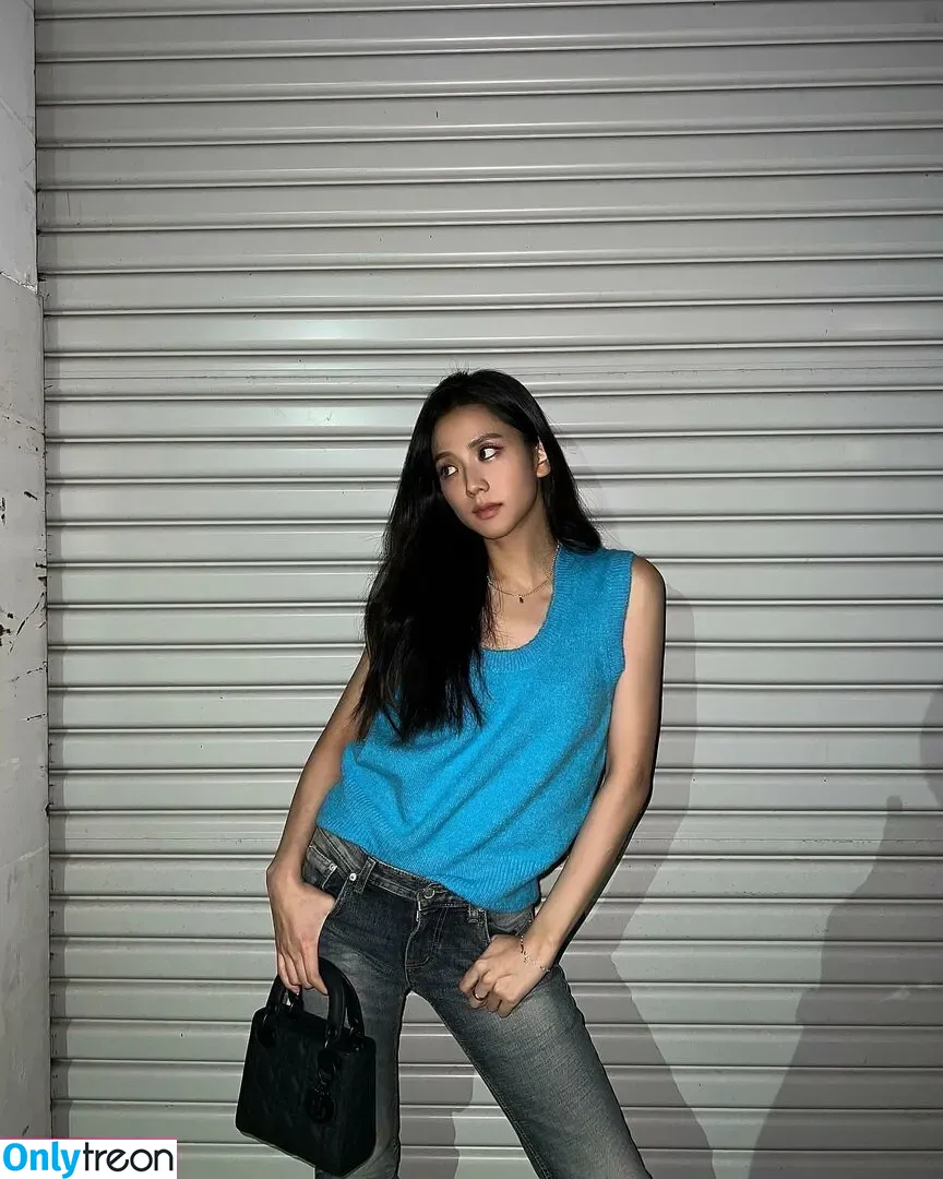 Jisoo nude photo #0120 (BLACKPINK / qenshizu / sooyaaa__)