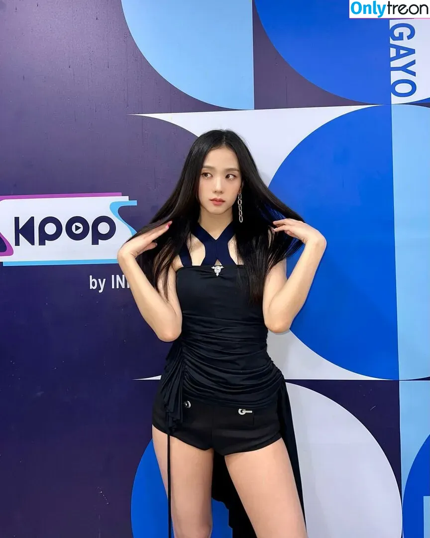 Jisoo nude photo #0125 (BLACKPINK / qenshizu / sooyaaa__)