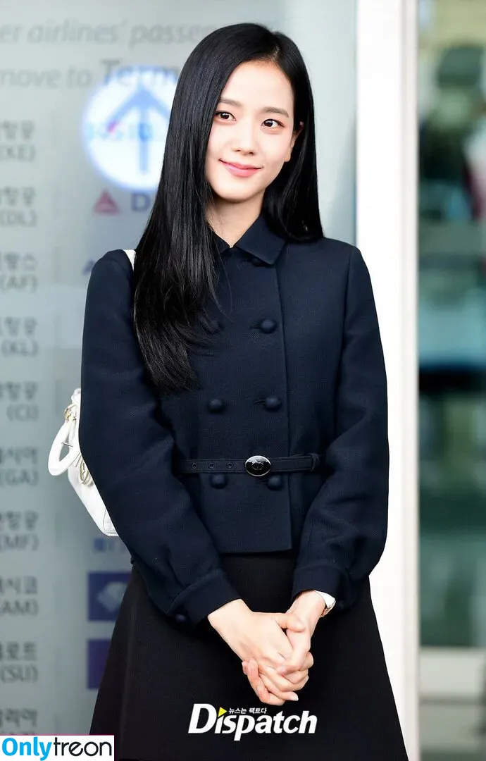 Jisoo nude photo #0130 (BLACKPINK / qenshizu / sooyaaa__)