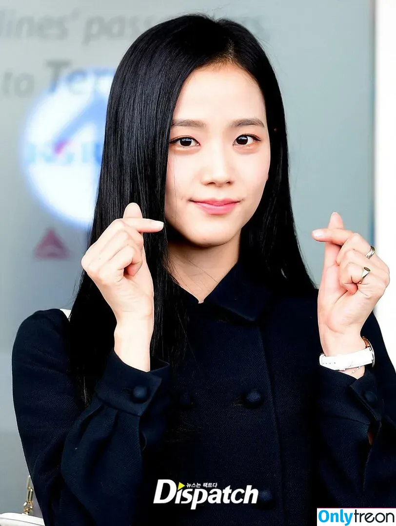 Jisoo nude photo #0131 (BLACKPINK / qenshizu / sooyaaa__)