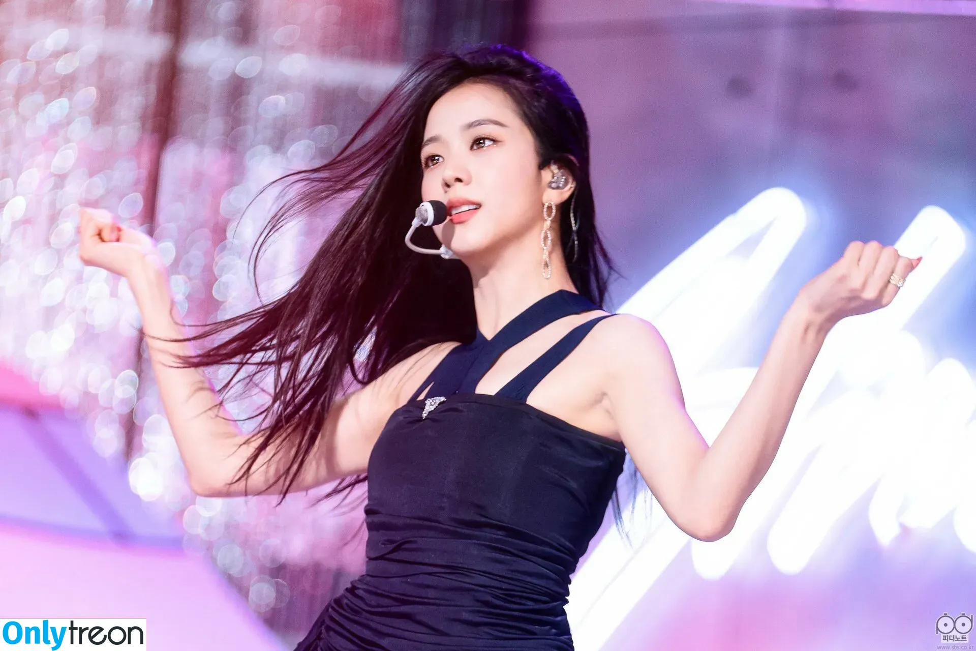 Jisoo nude photo #0140 (BLACKPINK / qenshizu / sooyaaa__)