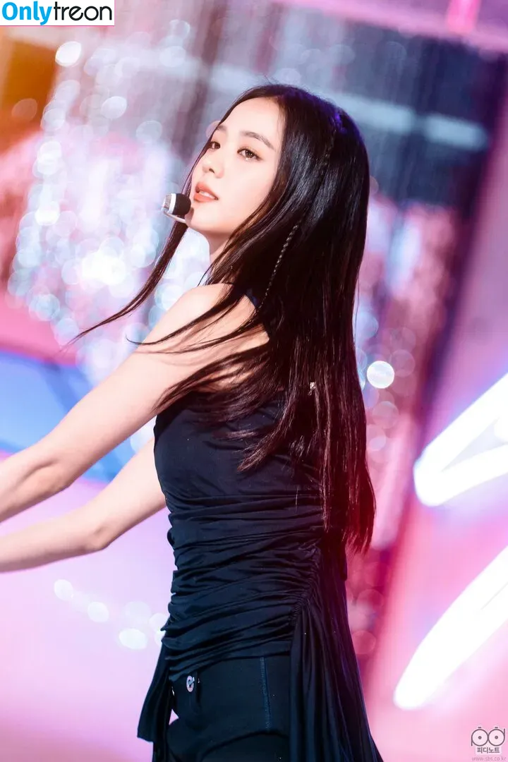 Jisoo nude photo #0141 (BLACKPINK / qenshizu / sooyaaa__)