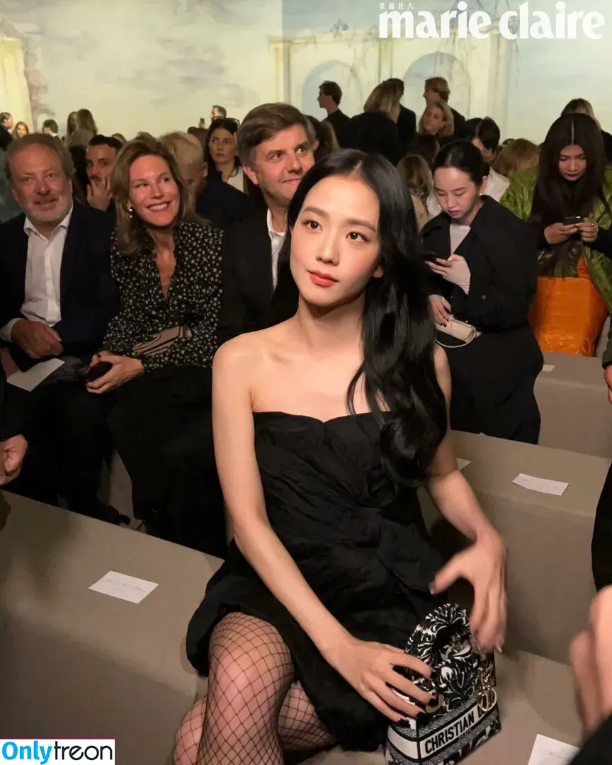 Jisoo nude photo #0143 (BLACKPINK / qenshizu / sooyaaa__)