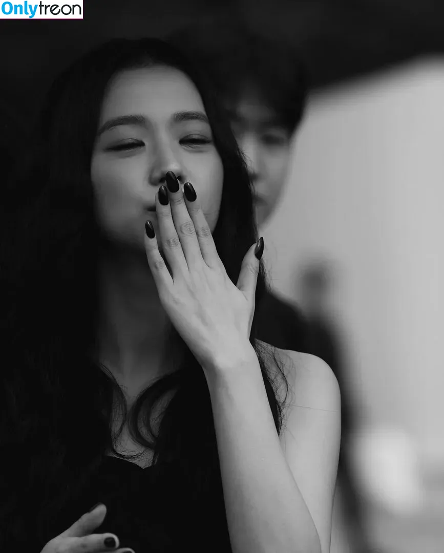 Jisoo nude photo #0144 (BLACKPINK / qenshizu / sooyaaa__)