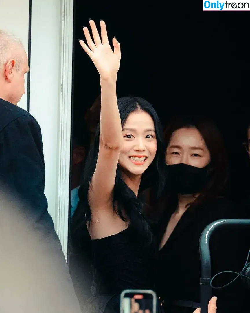Jisoo nude photo #0147 (BLACKPINK / qenshizu / sooyaaa__)