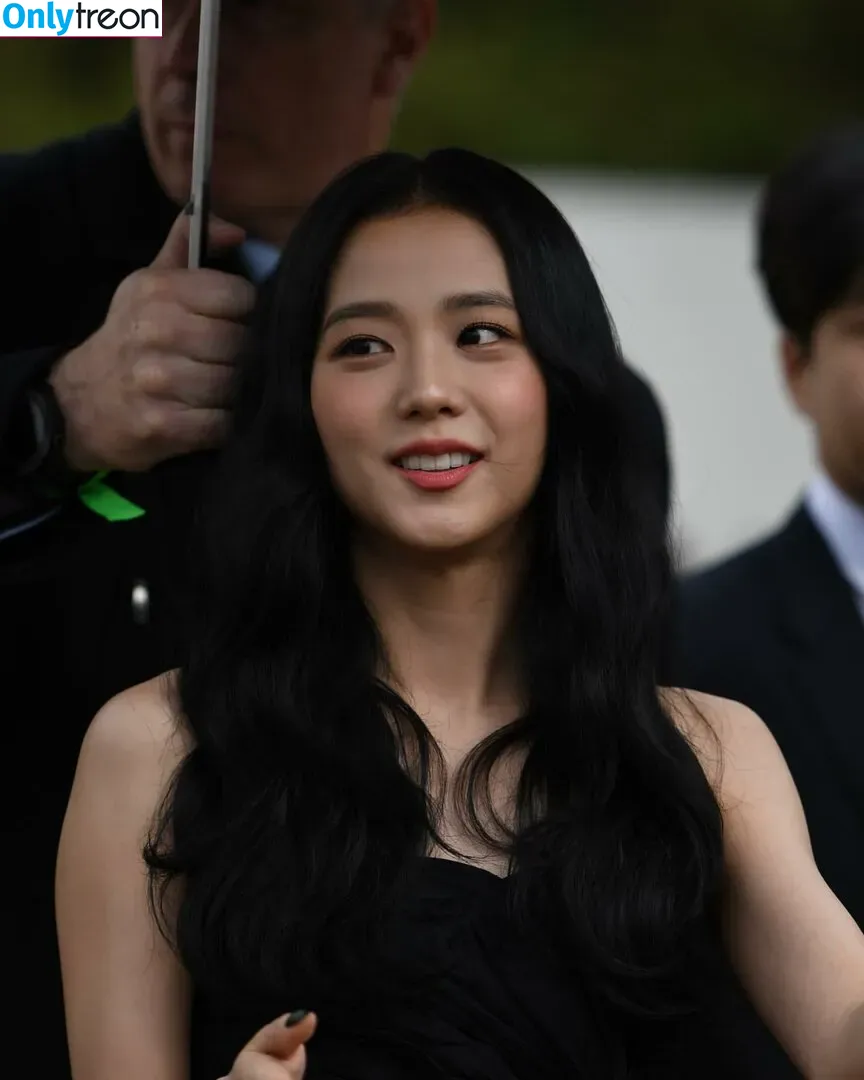 Jisoo nude photo #0150 (BLACKPINK / qenshizu / sooyaaa__)