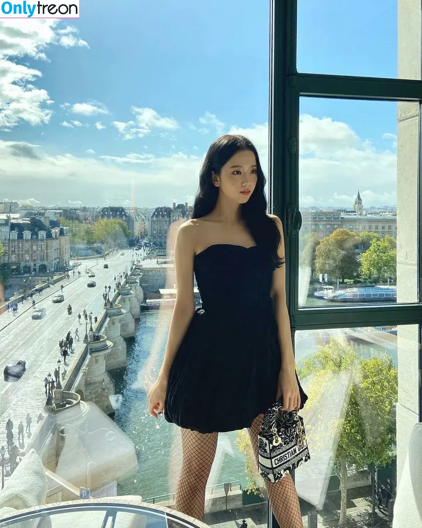 Jisoo nude photo #0153 (BLACKPINK / qenshizu / sooyaaa__)