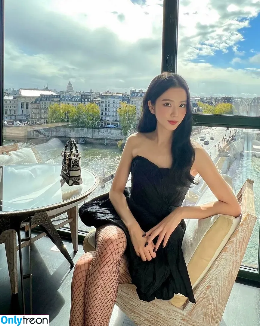 Jisoo nude photo #0154 (BLACKPINK / qenshizu / sooyaaa__)