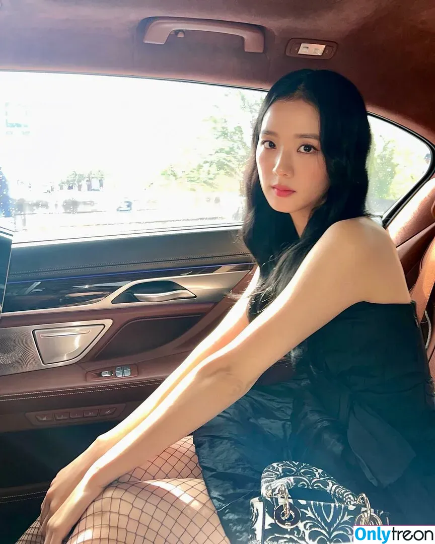 Jisoo nude photo #0155 (BLACKPINK / qenshizu / sooyaaa__)