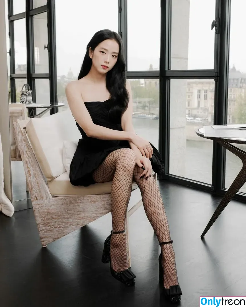 Jisoo nude photo #0161 (BLACKPINK / qenshizu / sooyaaa__)