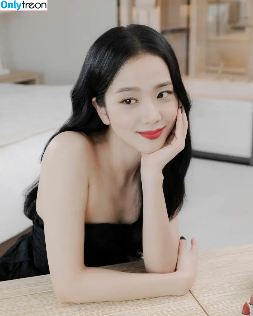 Jisoo nude photo #0162 (BLACKPINK / qenshizu / sooyaaa__)