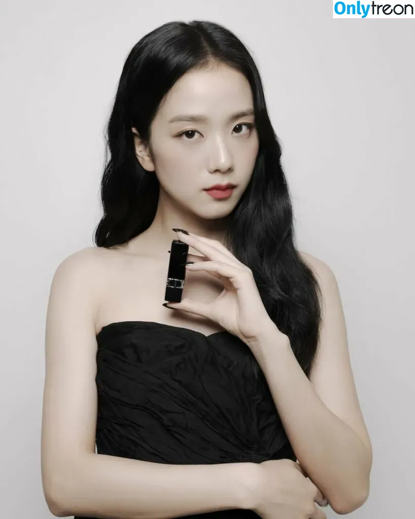 Jisoo nude photo #0164 (BLACKPINK / qenshizu / sooyaaa__)