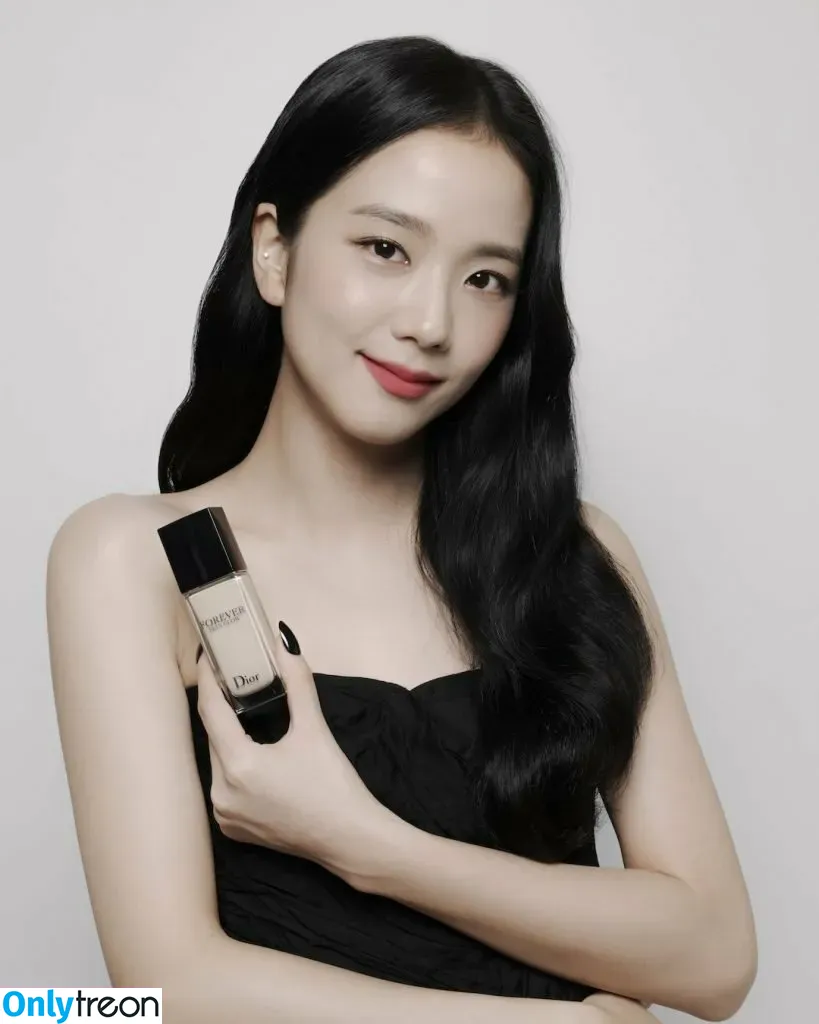 Jisoo nude photo #0165 (BLACKPINK / qenshizu / sooyaaa__)