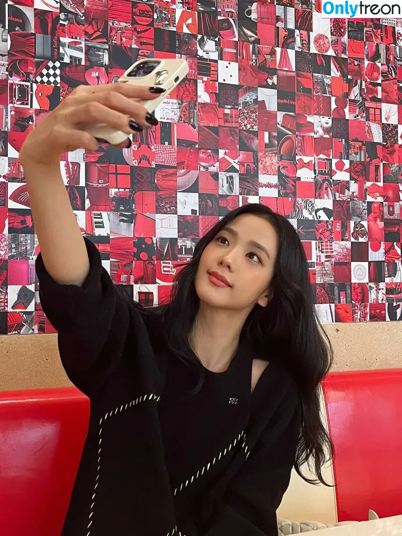 Jisoo nude photo #0168 (BLACKPINK / qenshizu / sooyaaa__)