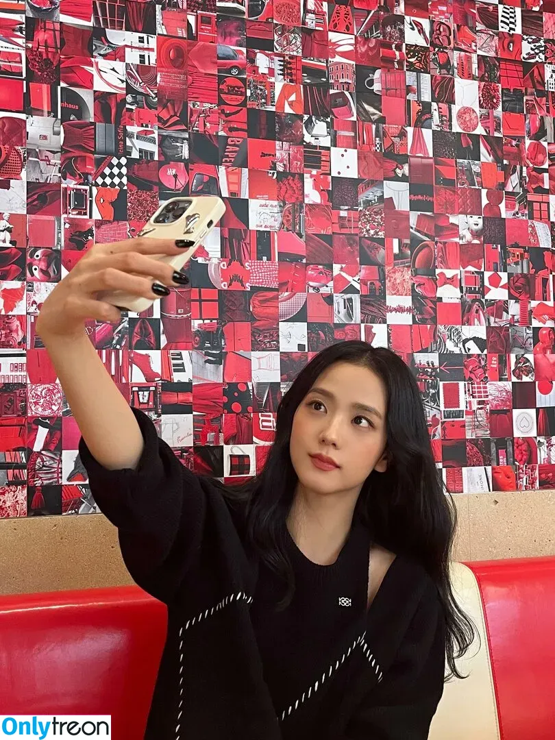 Jisoo nude photo #0169 (BLACKPINK / qenshizu / sooyaaa__)