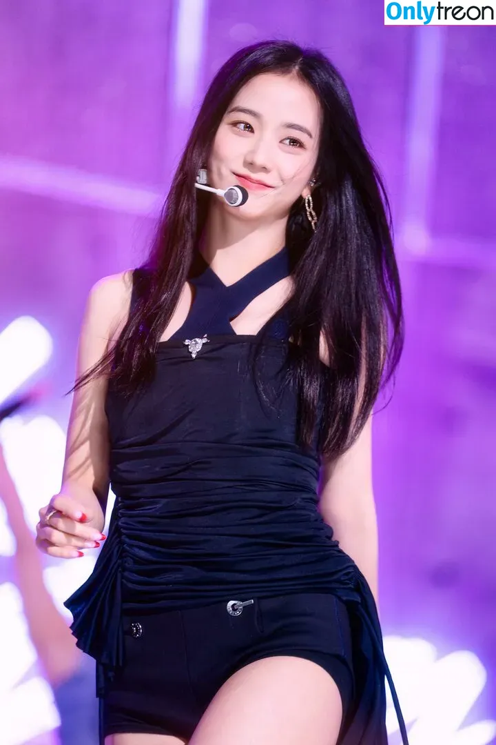 Jisoo nude photo #0173 (BLACKPINK / qenshizu / sooyaaa__)