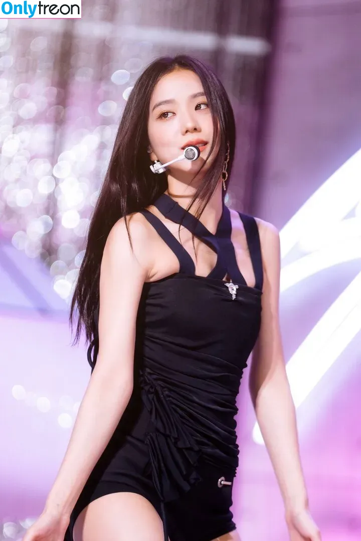 Jisoo nude photo #0174 (BLACKPINK / qenshizu / sooyaaa__)