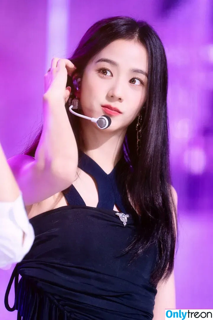 Jisoo nude photo #0176 (BLACKPINK / qenshizu / sooyaaa__)