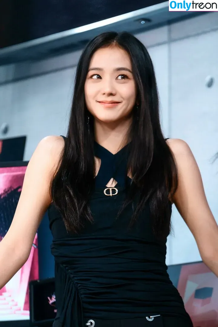 Jisoo nude photo #0177 (BLACKPINK / qenshizu / sooyaaa__)