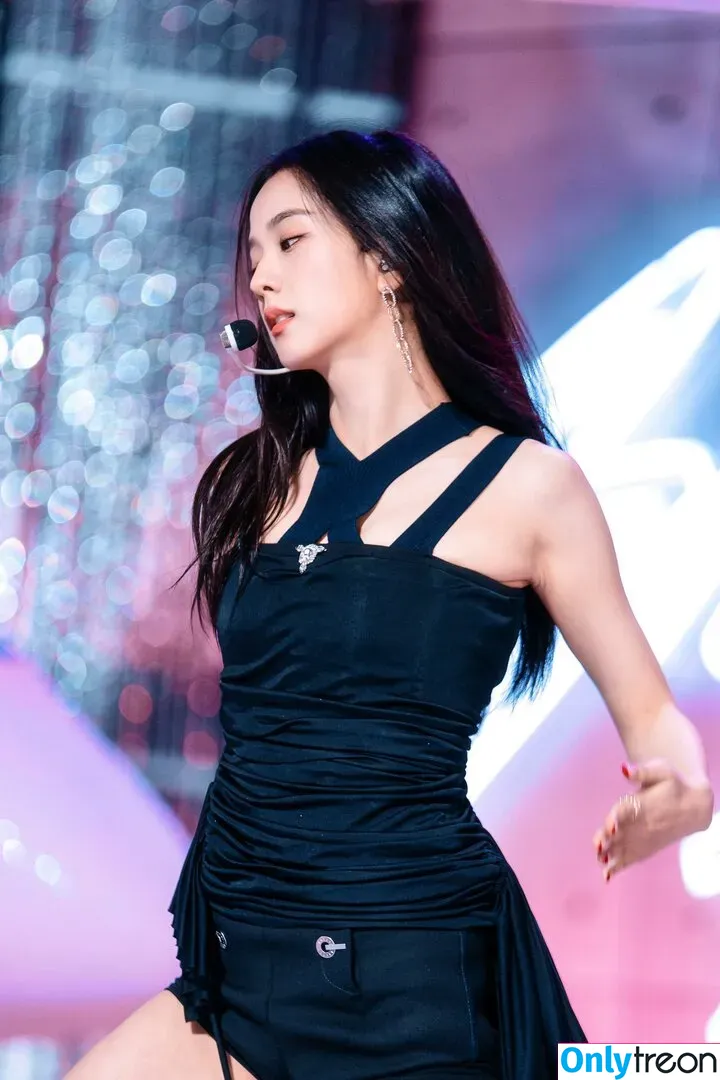 Jisoo nude photo #0179 (BLACKPINK / qenshizu / sooyaaa__)