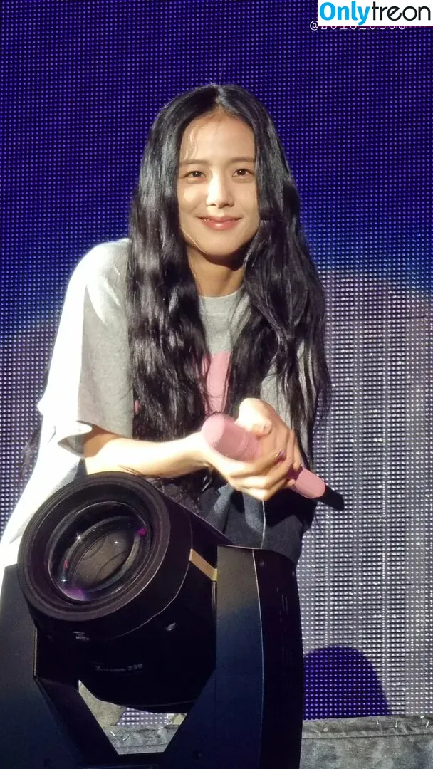 Jisoo nude photo #0182 (BLACKPINK / qenshizu / sooyaaa__)