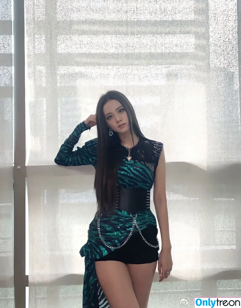 Jisoo nude photo #0184 (BLACKPINK / qenshizu / sooyaaa__)