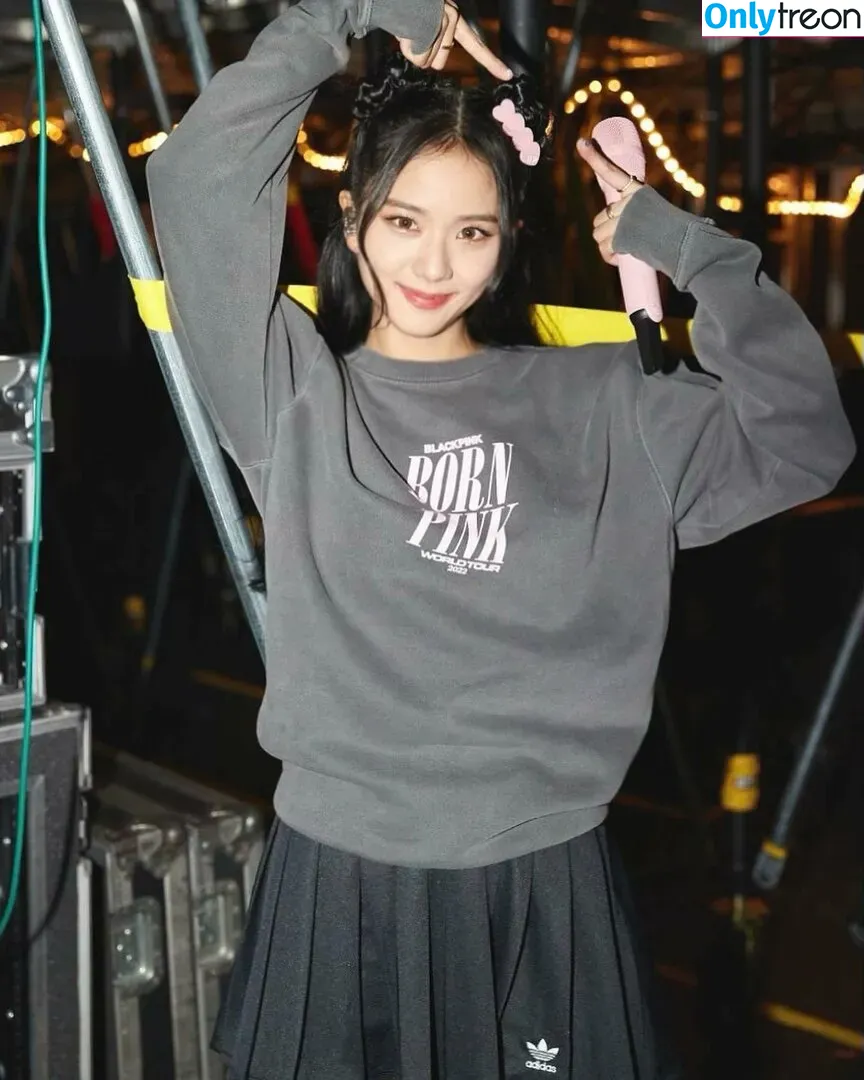 Jisoo nude photo #0188 (BLACKPINK / qenshizu / sooyaaa__)