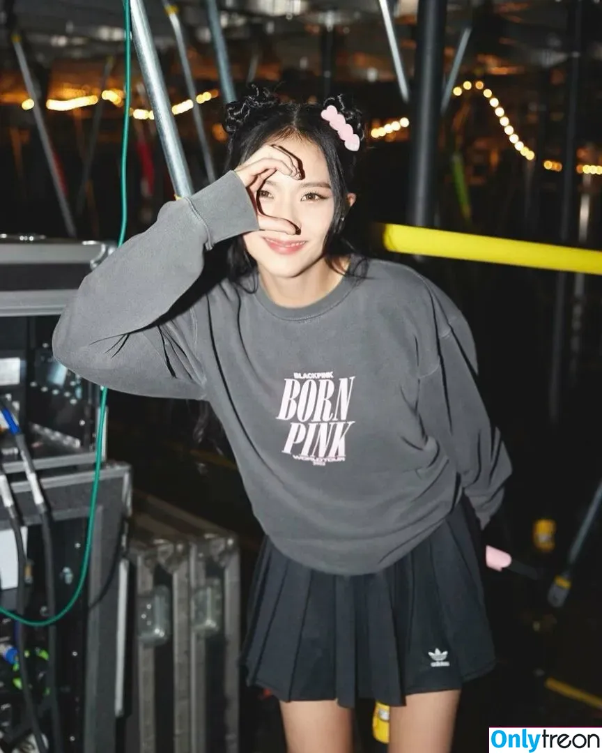 Jisoo nude photo #0189 (BLACKPINK / qenshizu / sooyaaa__)