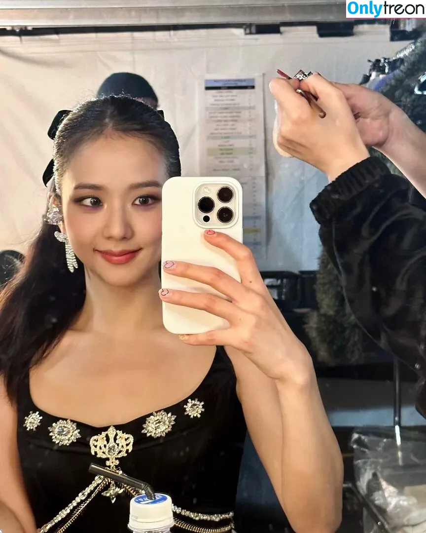 Jisoo nude photo #0191 (BLACKPINK / qenshizu / sooyaaa__)