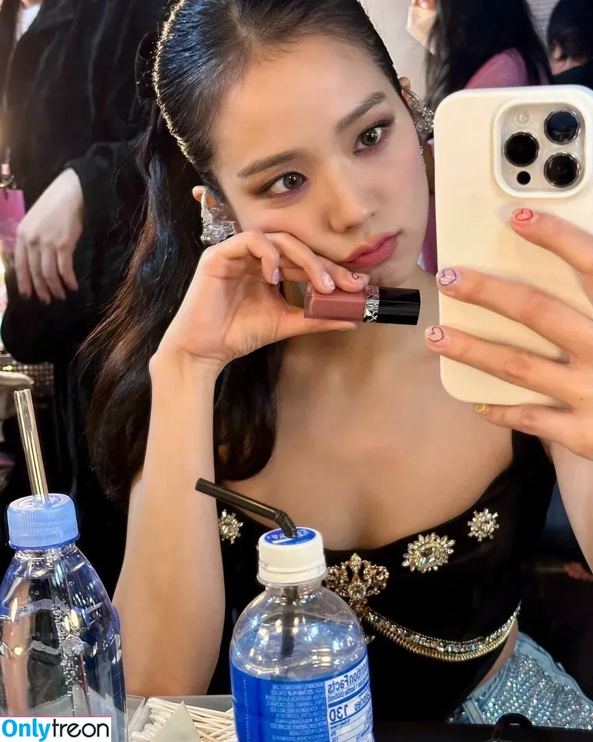 Jisoo nude photo #0195 (BLACKPINK / qenshizu / sooyaaa__)