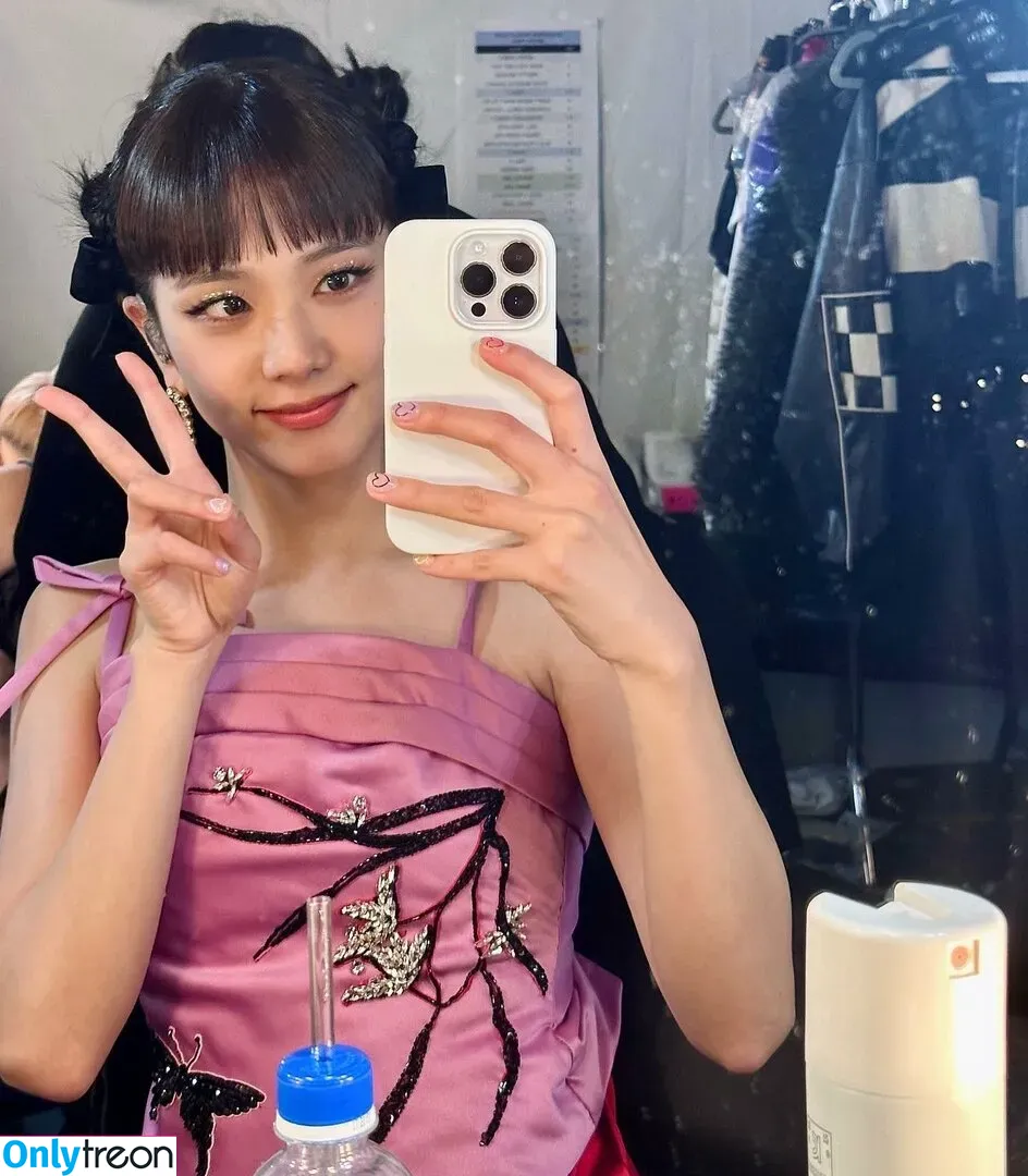 Jisoo nude photo #0199 (BLACKPINK / qenshizu / sooyaaa__)