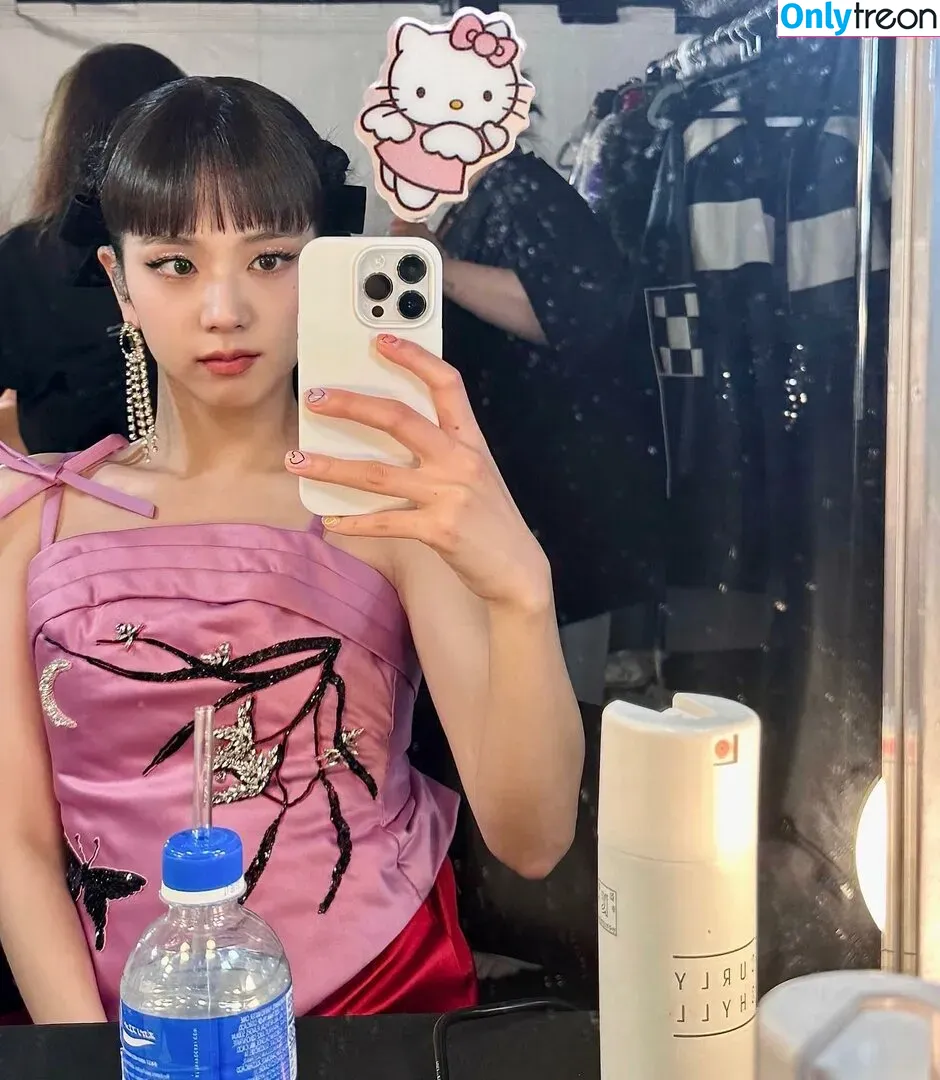 Jisoo nude photo #0200 (BLACKPINK / qenshizu / sooyaaa__)