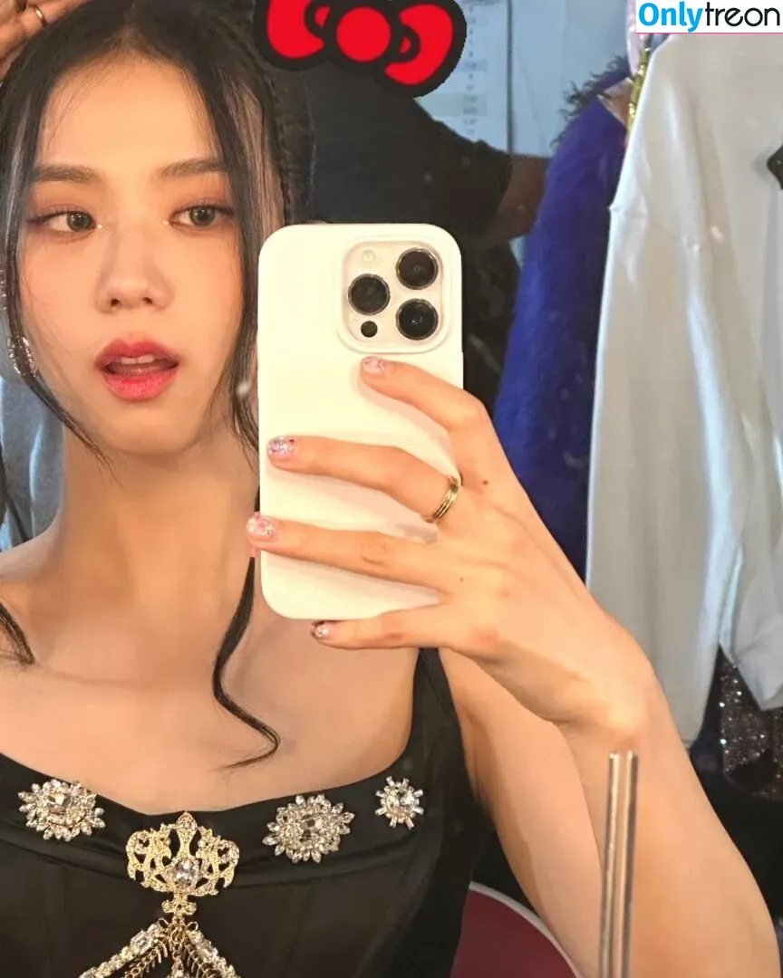 Jisoo nude photo #0202 (BLACKPINK / qenshizu / sooyaaa__)
