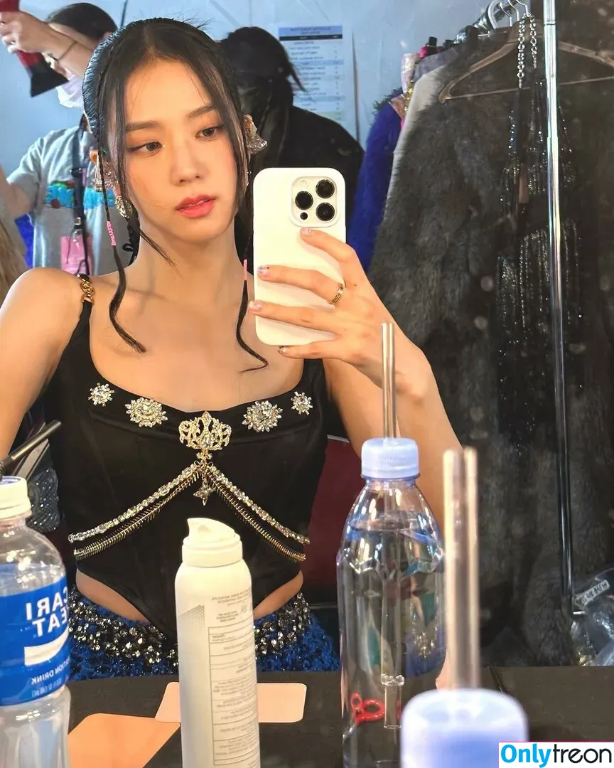 Jisoo nude photo #0203 (BLACKPINK / qenshizu / sooyaaa__)