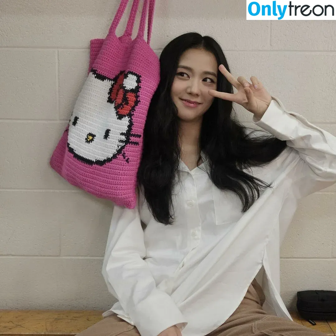 Jisoo nude photo #0208 (BLACKPINK / qenshizu / sooyaaa__)