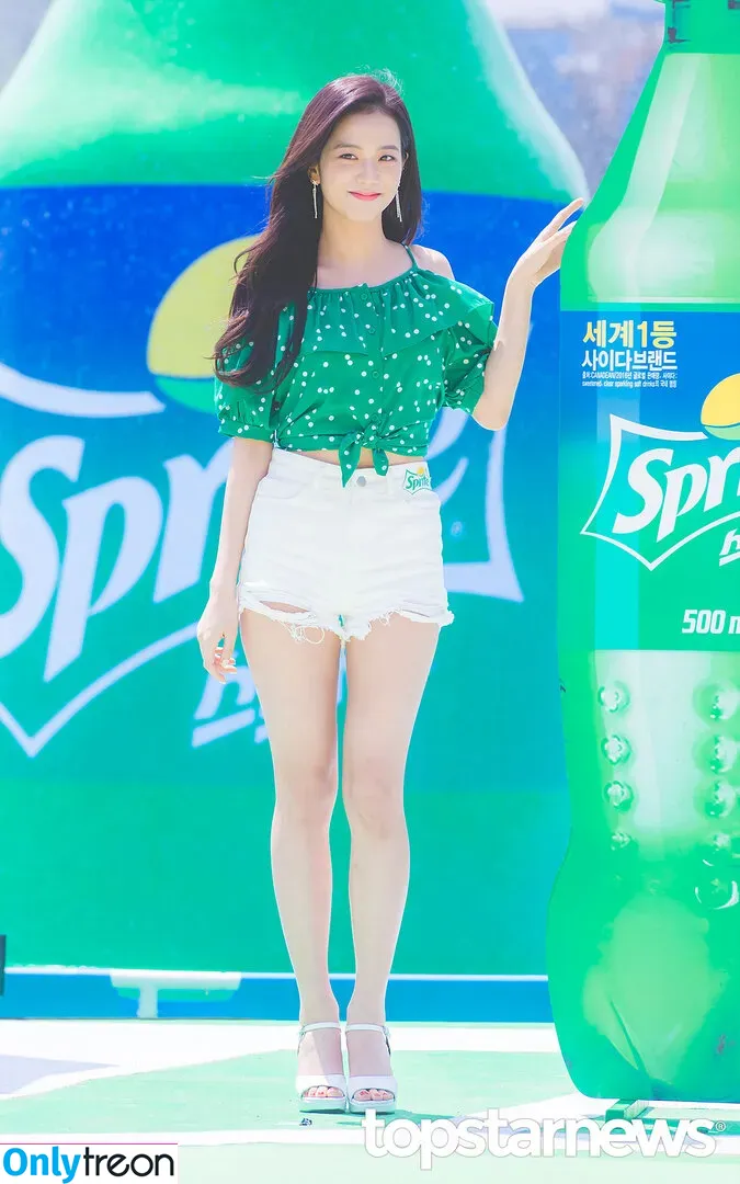 Jisoo nude photo #0210 (BLACKPINK / qenshizu / sooyaaa__)