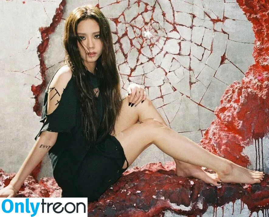 Jisoo nude photo #0219 (BLACKPINK / qenshizu / sooyaaa__)