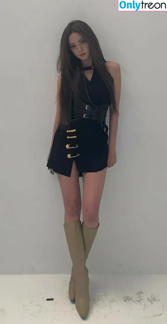 Jisoo nude photo #0221 (BLACKPINK / qenshizu / sooyaaa__)
