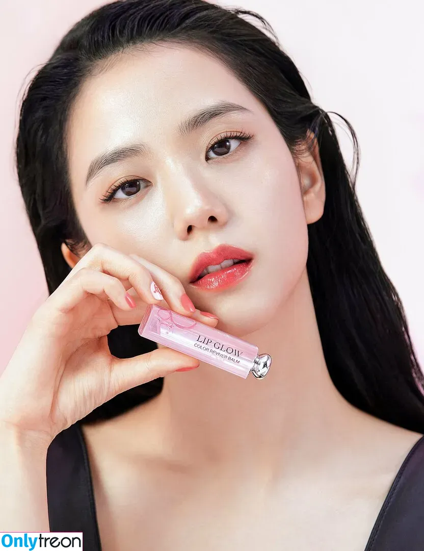 Jisoo nude photo #0232 (BLACKPINK / qenshizu / sooyaaa__)