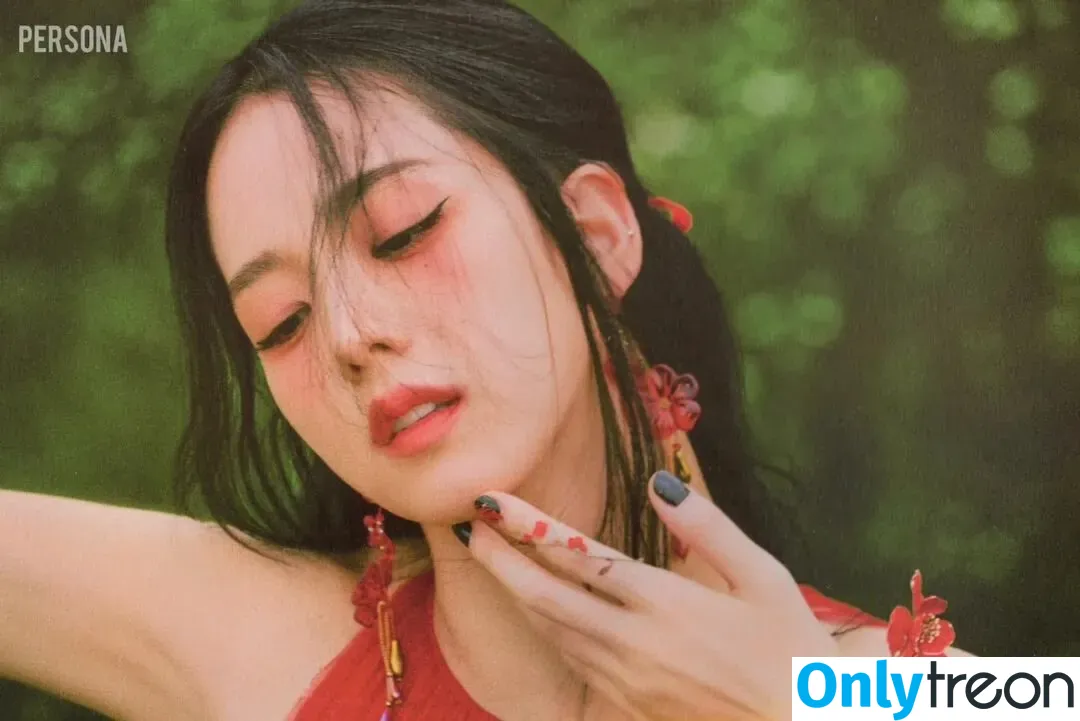 Jisoo nude photo #0268 (BLACKPINK / qenshizu / sooyaaa__)