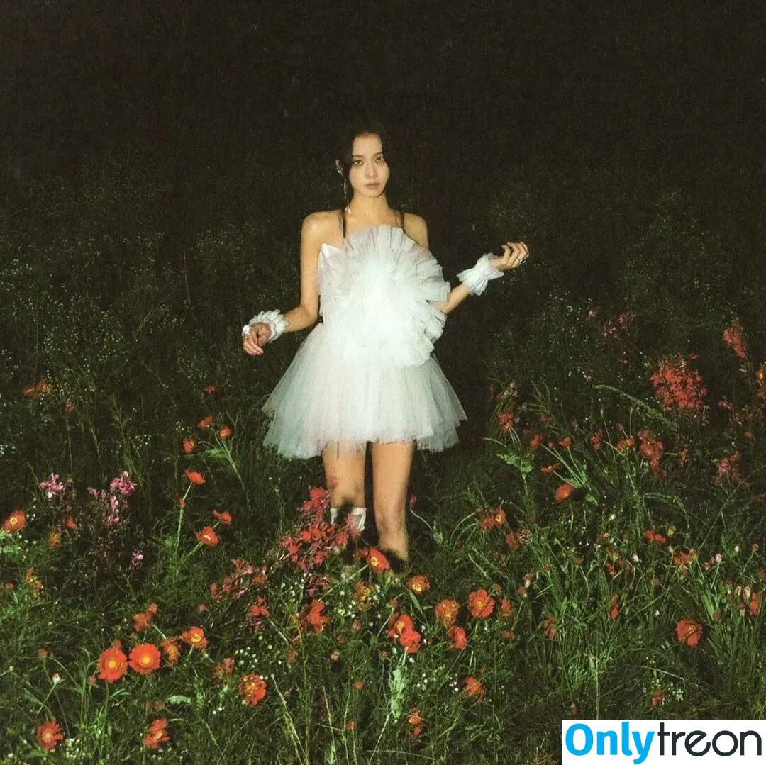 Jisoo nude photo #0274 (BLACKPINK / qenshizu / sooyaaa__)