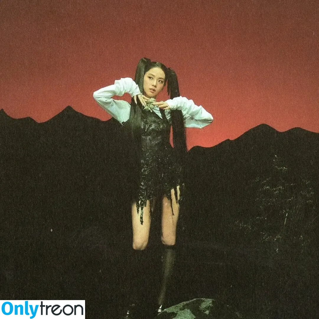 Jisoo nude photo #0276 (BLACKPINK / qenshizu / sooyaaa__)