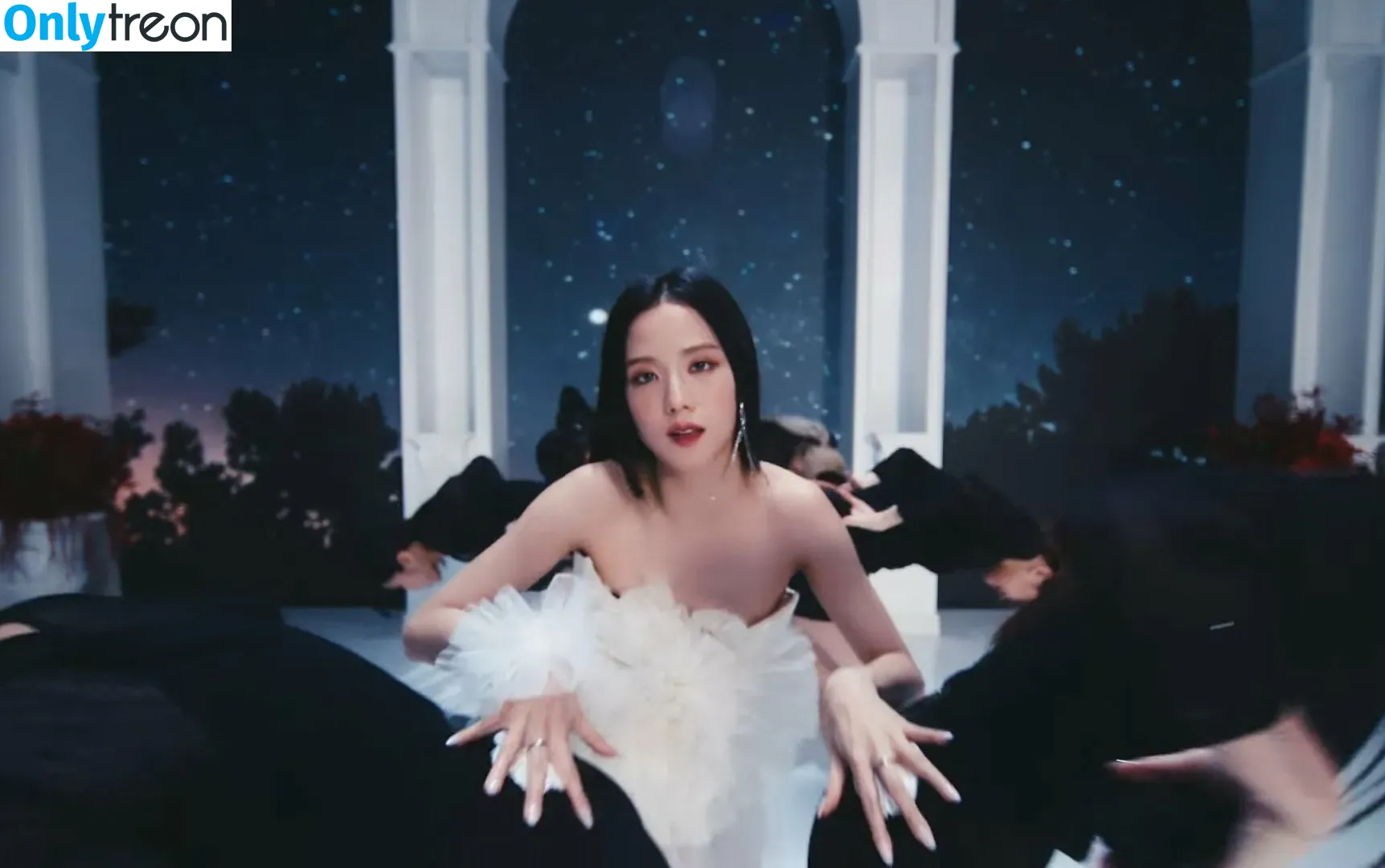 Jisoo nude photo #0282 (BLACKPINK / qenshizu / sooyaaa__)